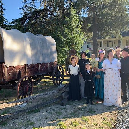 Wolf Creek Inn & Tavern Luaran gambar